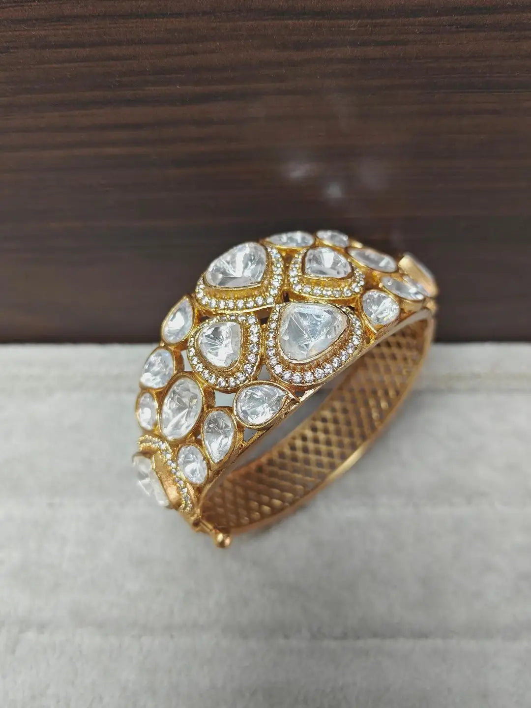 Ishhaara Unshape Moissanite Polki Openable Kada