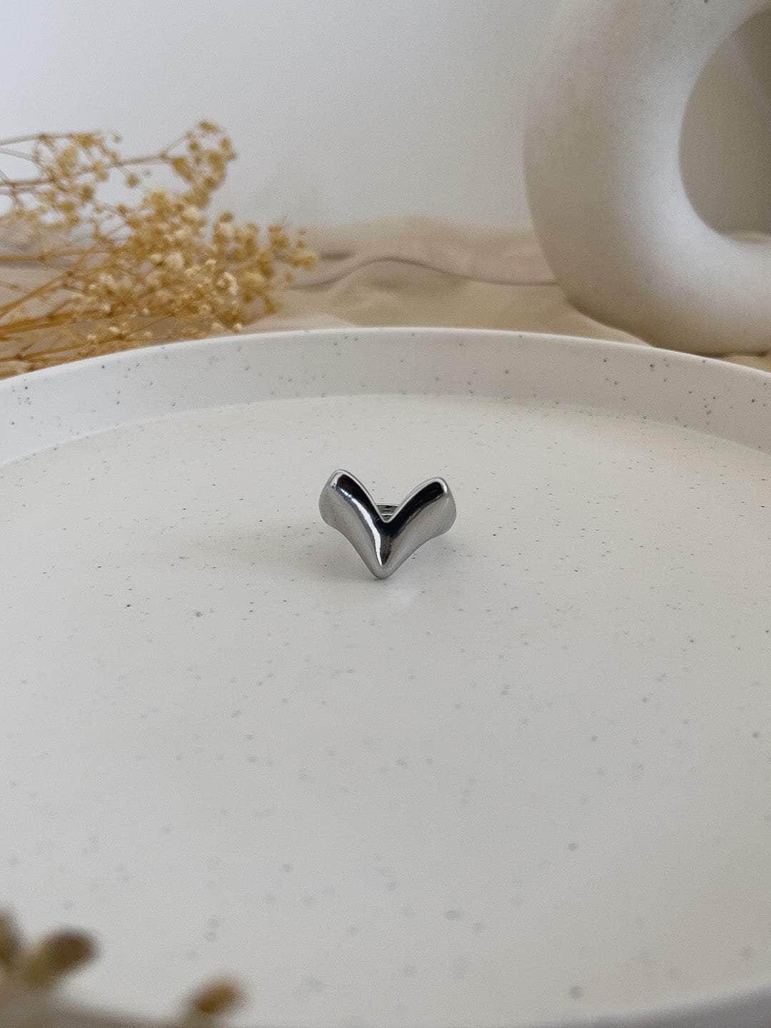 Ishhaara V Signet Ring