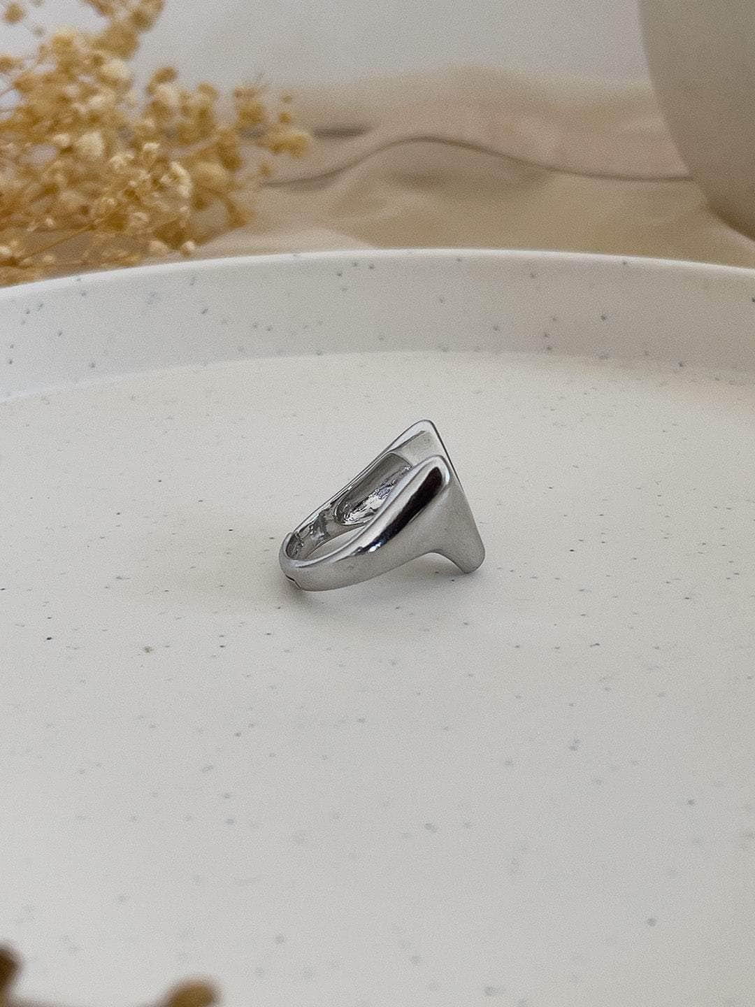 Ishhaara V Signet Ring