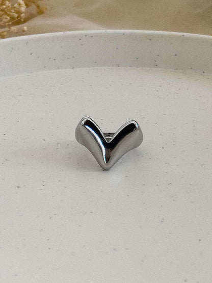 Ishhaara V Signet Ring