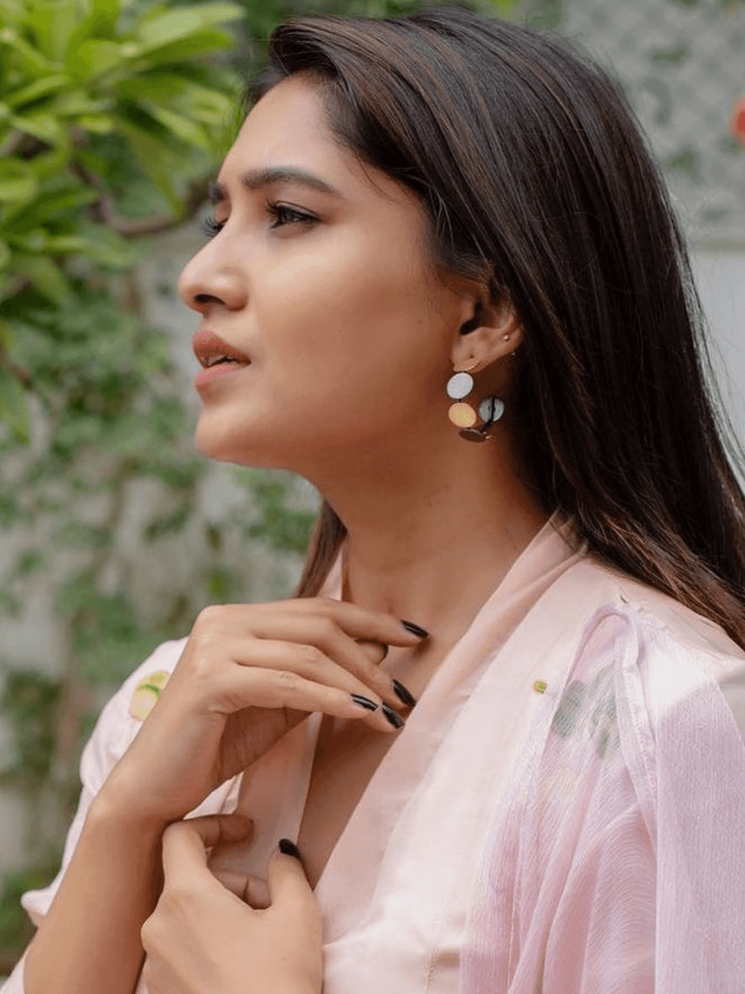 Ishhaara Vani Bhojan In Dual Tonned Hoops Earring