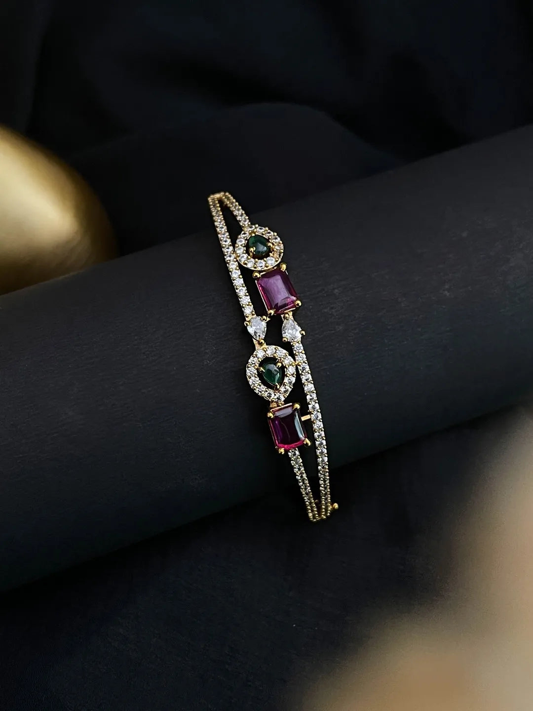 Ishhaara Victorian Bangle With Kemp And Cz Stones