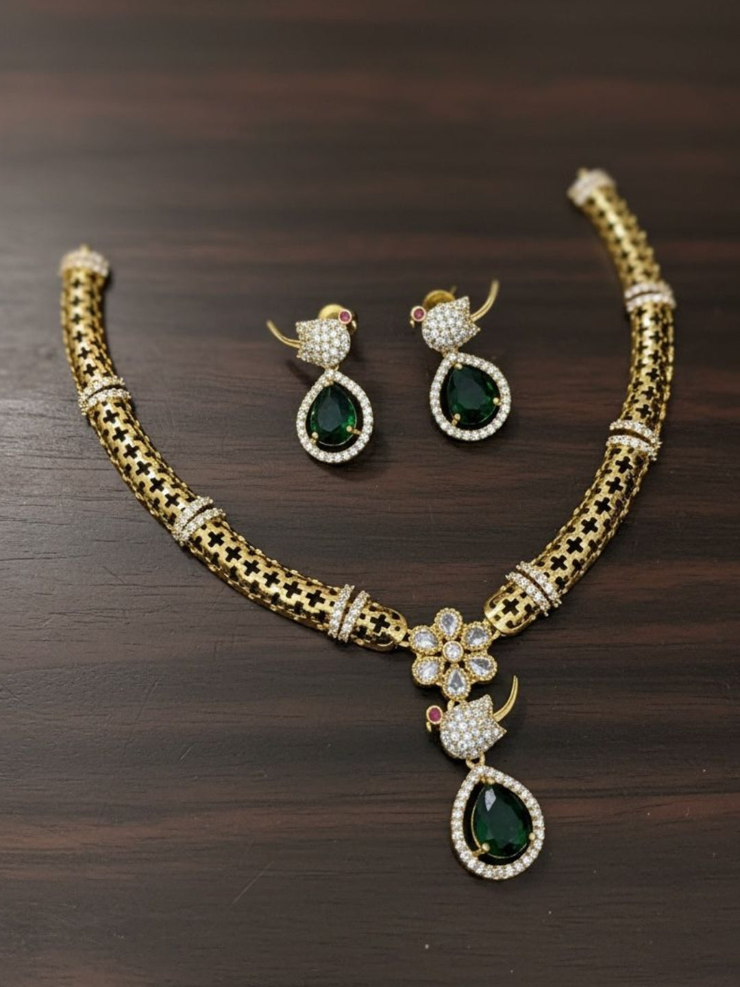 Ishhaara Victorian Hasli Necklace
