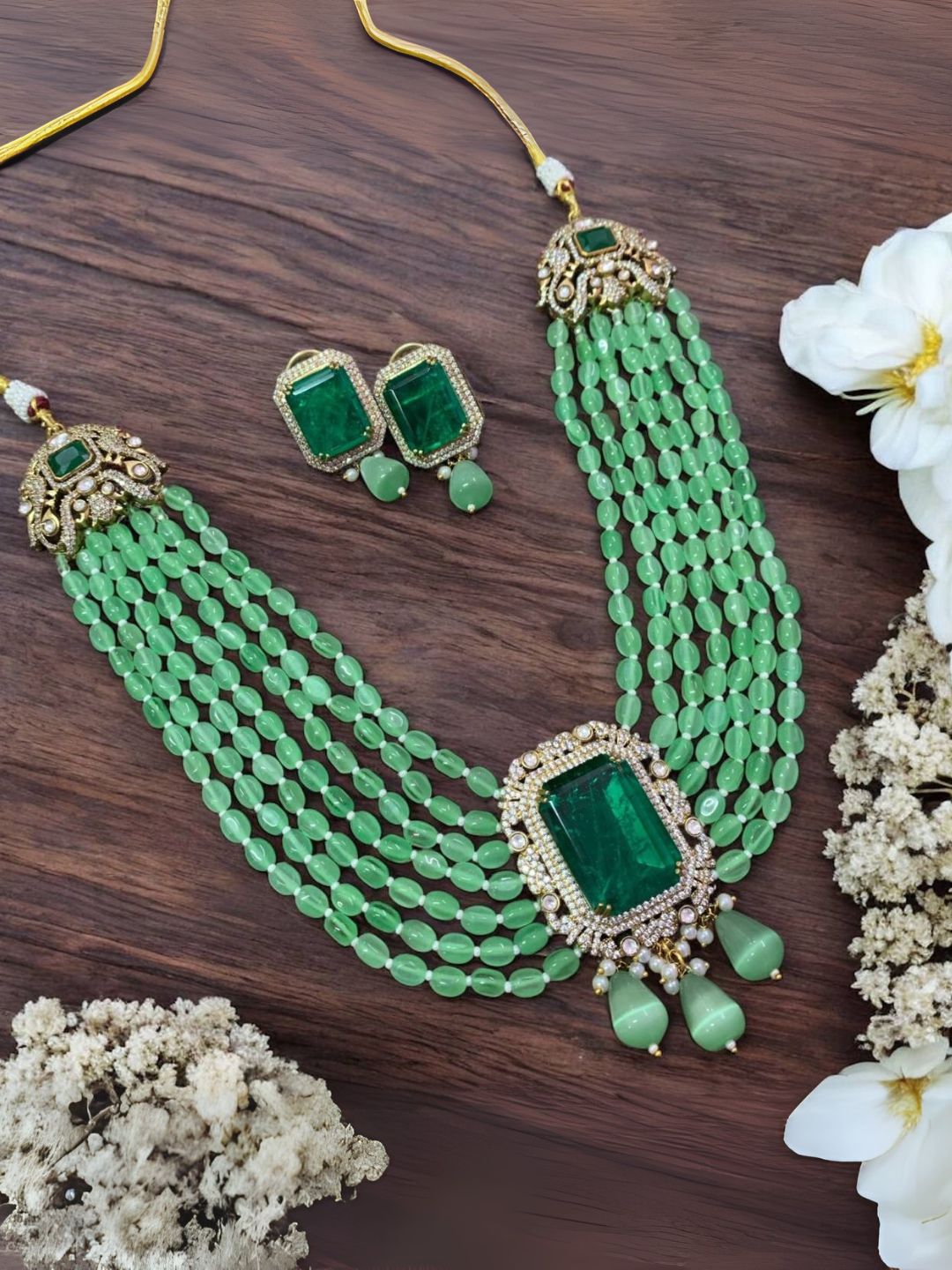 Ishhaara Victorian Kundan Emerald Necklace