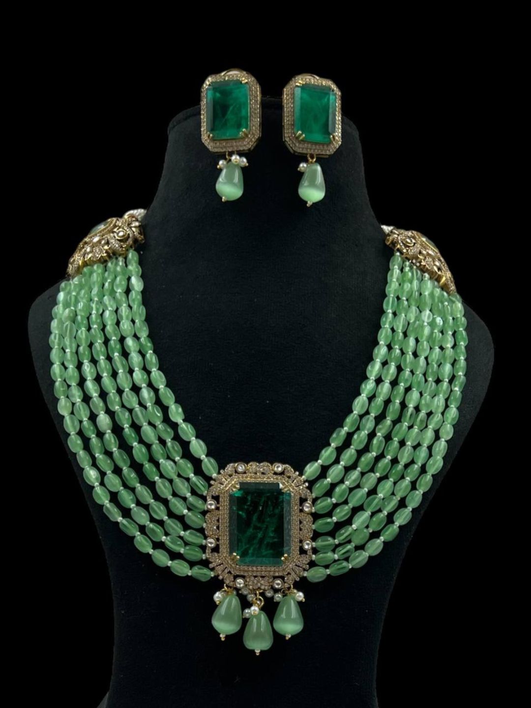 Ishhaara Victorian Kundan Emerald Necklace