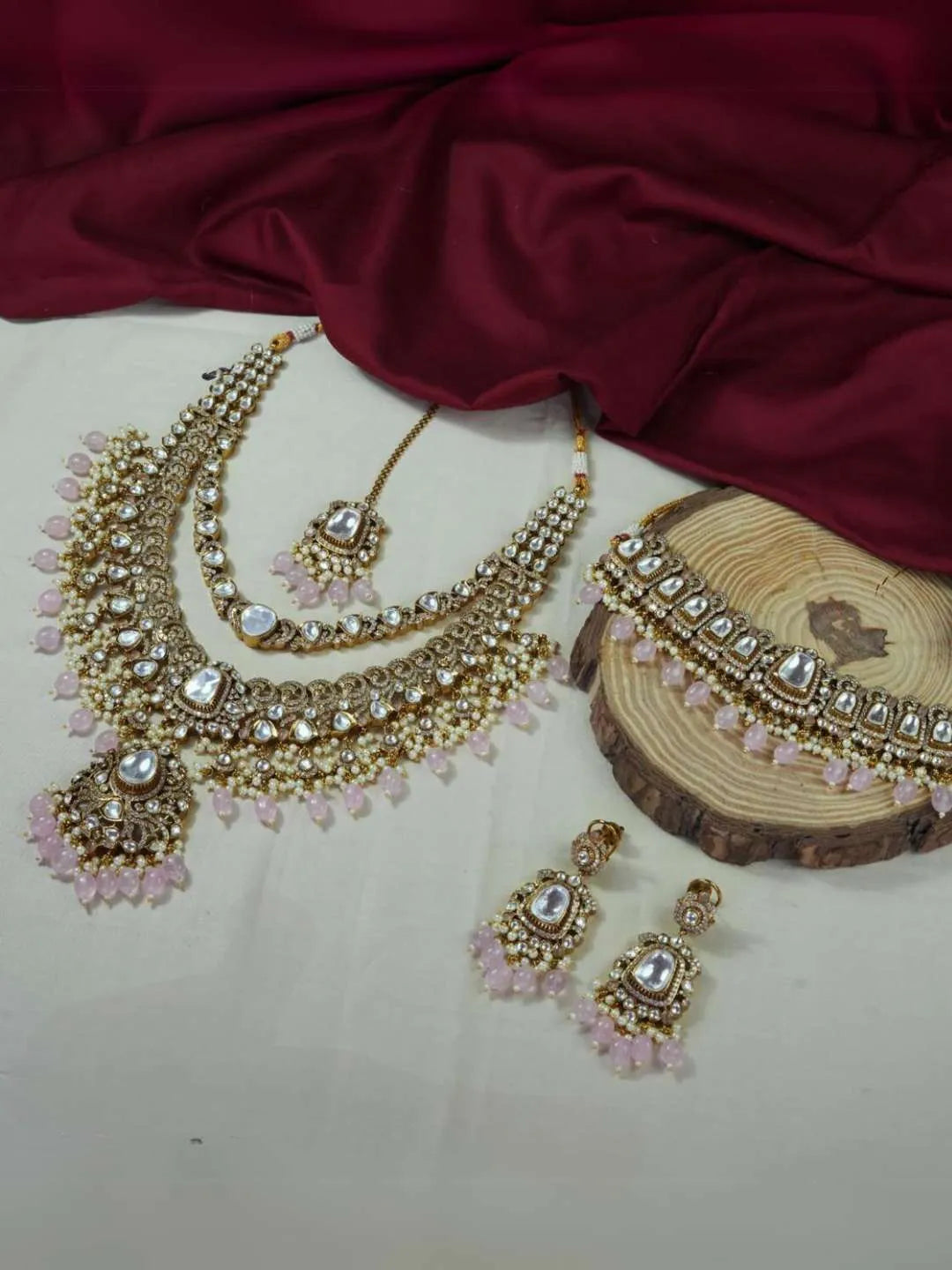 Ishhaara Victorian Pearl Necklace With Studs