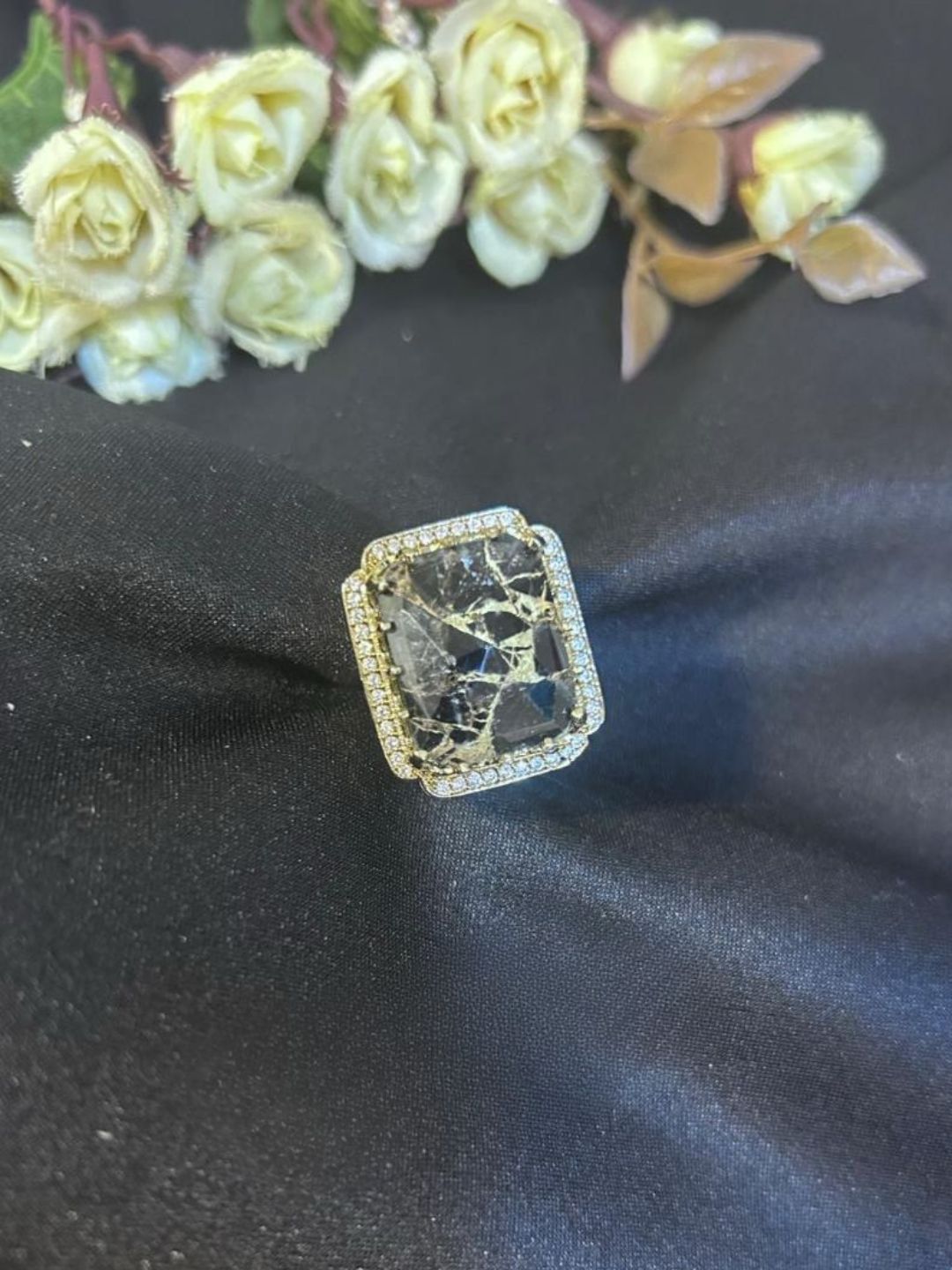 Ishhaara Vintage Cushion Cut Ring