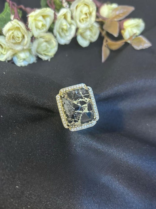 Ishhaara Vintage Cushion Cut Ring