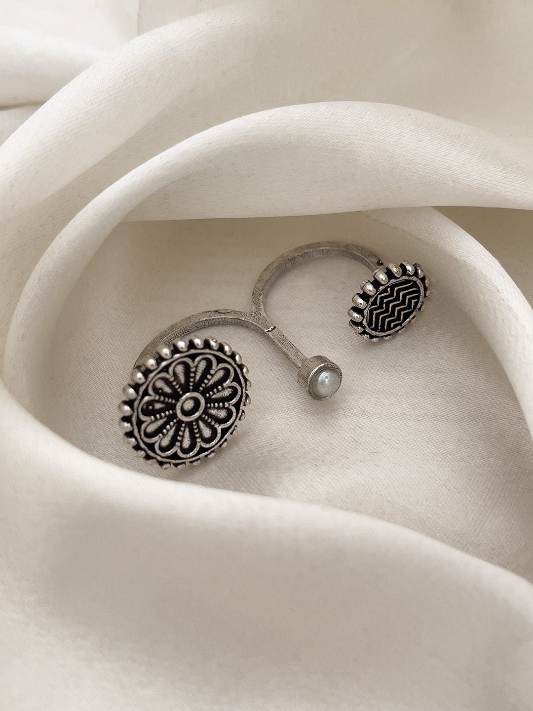 Ishhaara Vintage Dual Finger Ring