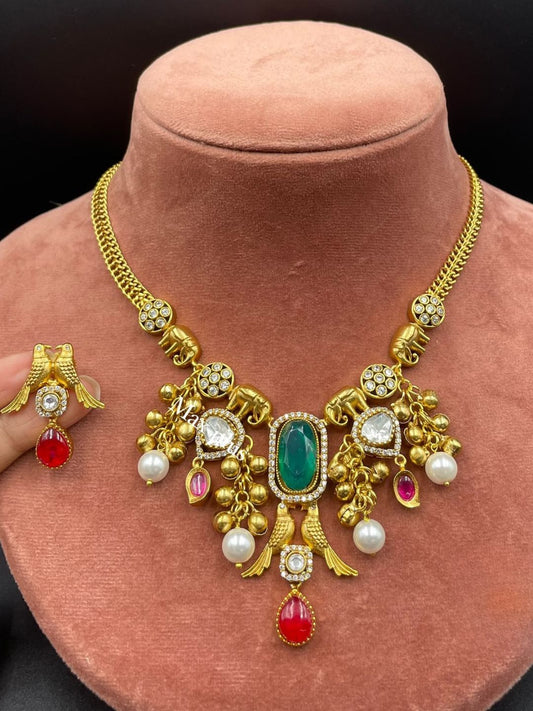 Ishhaara Vintage Emerald Stone Necklace
