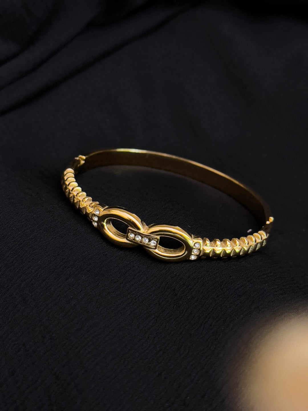 Ishhaara Vintage Gold Tone Bracelet