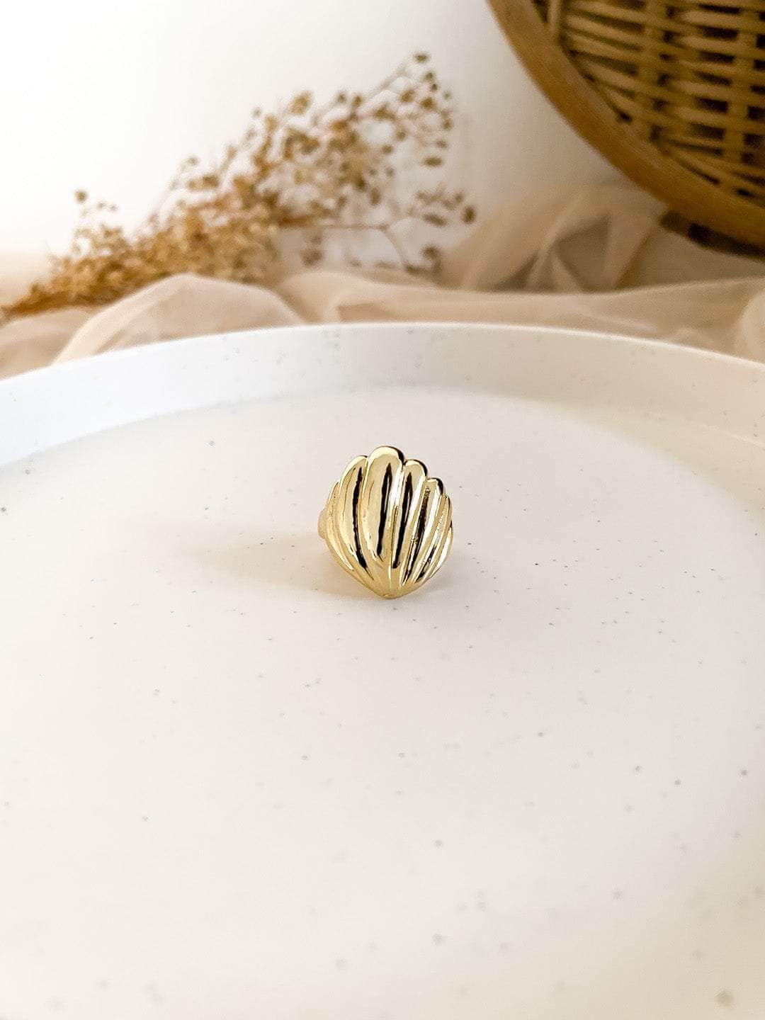 Ishhaara Vintage Gold Toned Shell Ring