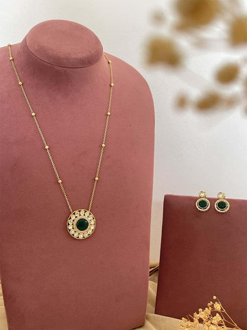 Ishhaara Vintage Green Stone Anti Tarnish Sunflower Pendant Necklace
