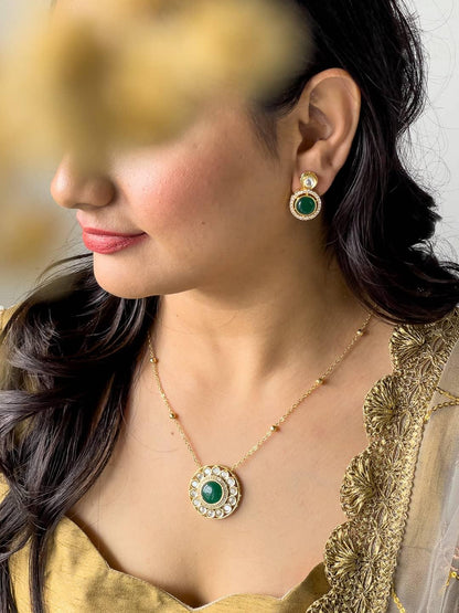 Ishhaara Vintage Green Stone Anti Tarnish Sunflower Pendant Necklace