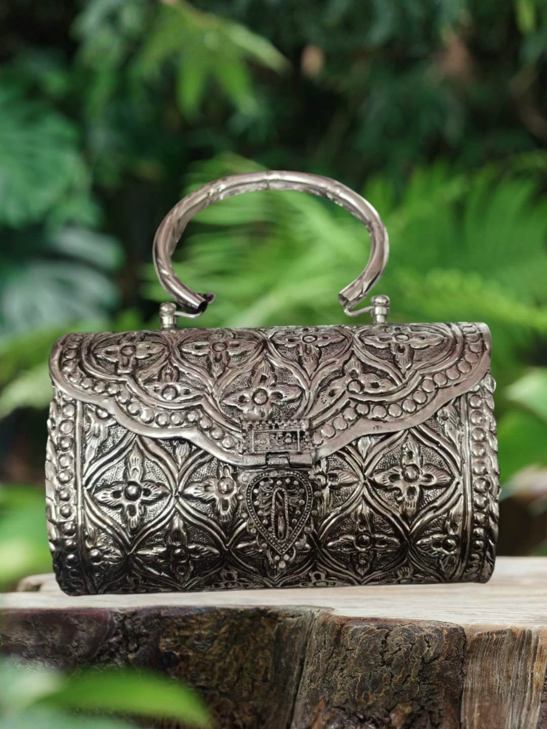 Ishhaara Vintage Handmade Brass Metal Purse