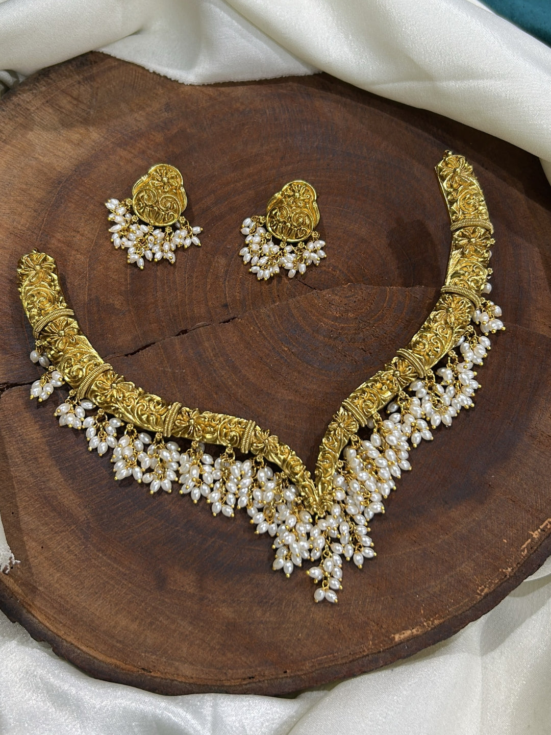 Ishhaara Vintage Look Guttapusalu Bridal Hasli Choker