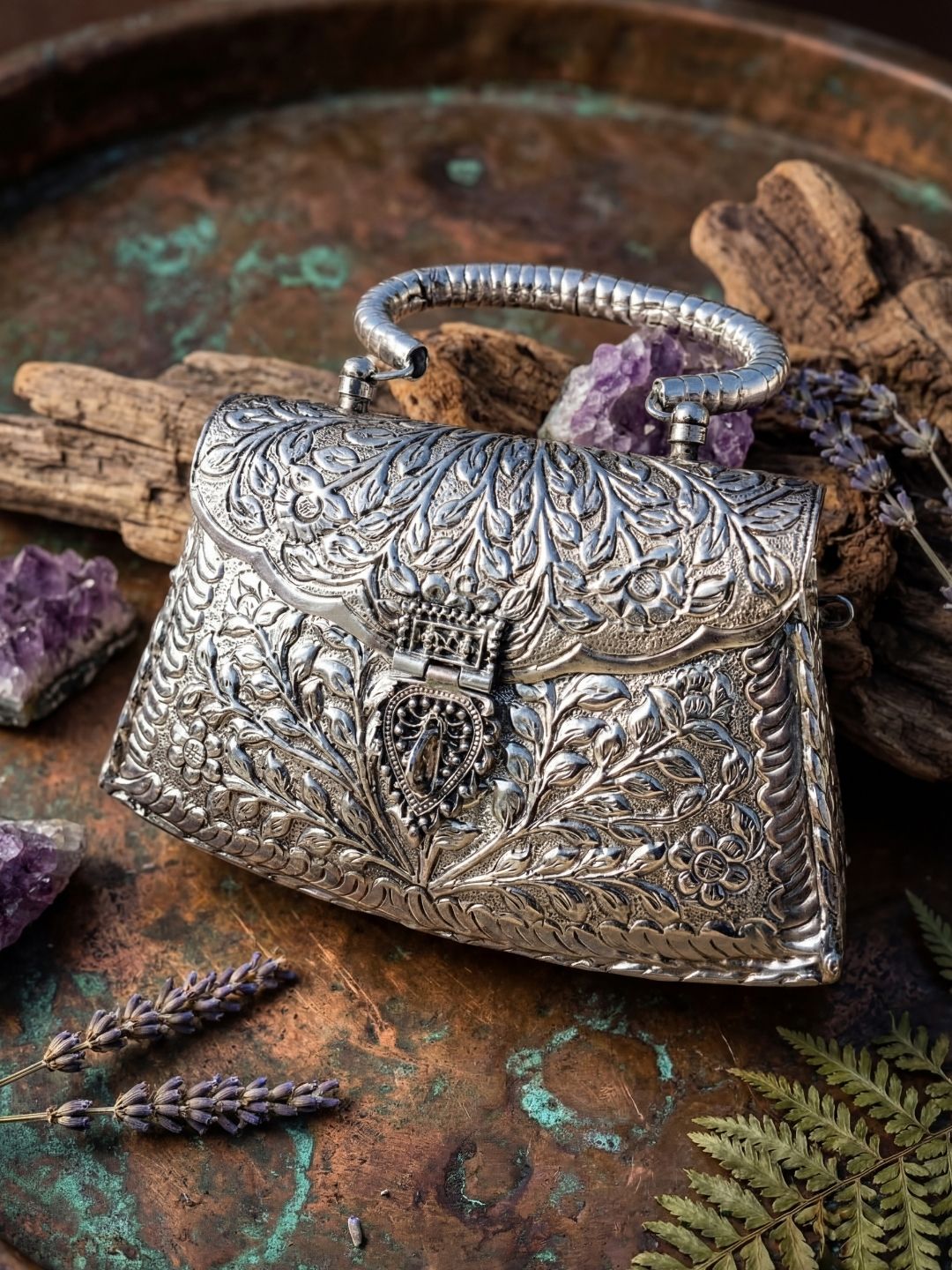 Ishhaara Vintage Metal Purse