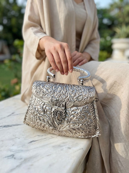 Ishhaara Vintage Metal Purse