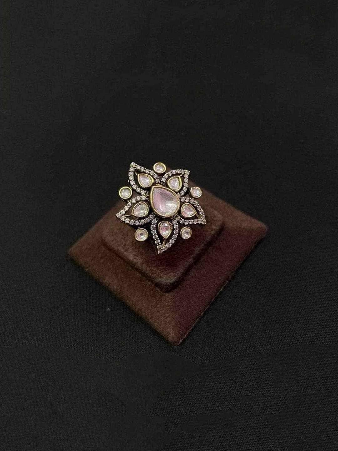 Ishhaara Vintage Pearl Ring