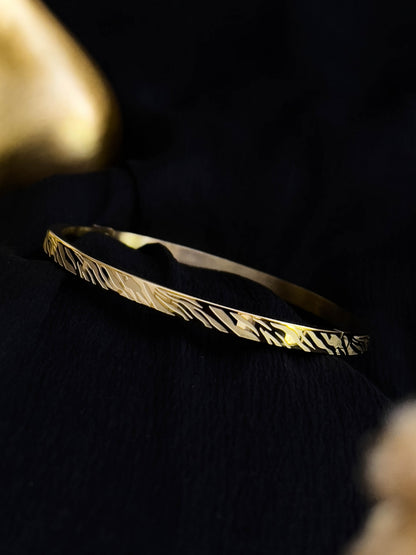 Ishhaara Vintage Signed Monet Gold Tone Bracelet