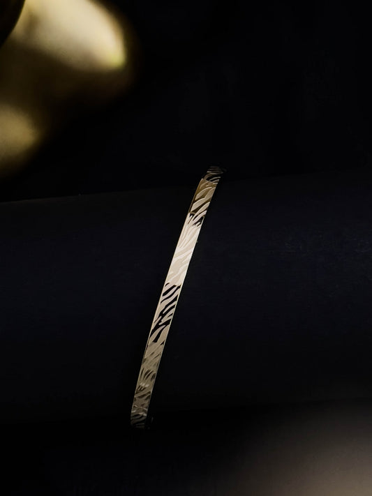 Ishhaara Vintage Signed Monet Gold Tone Bracelet