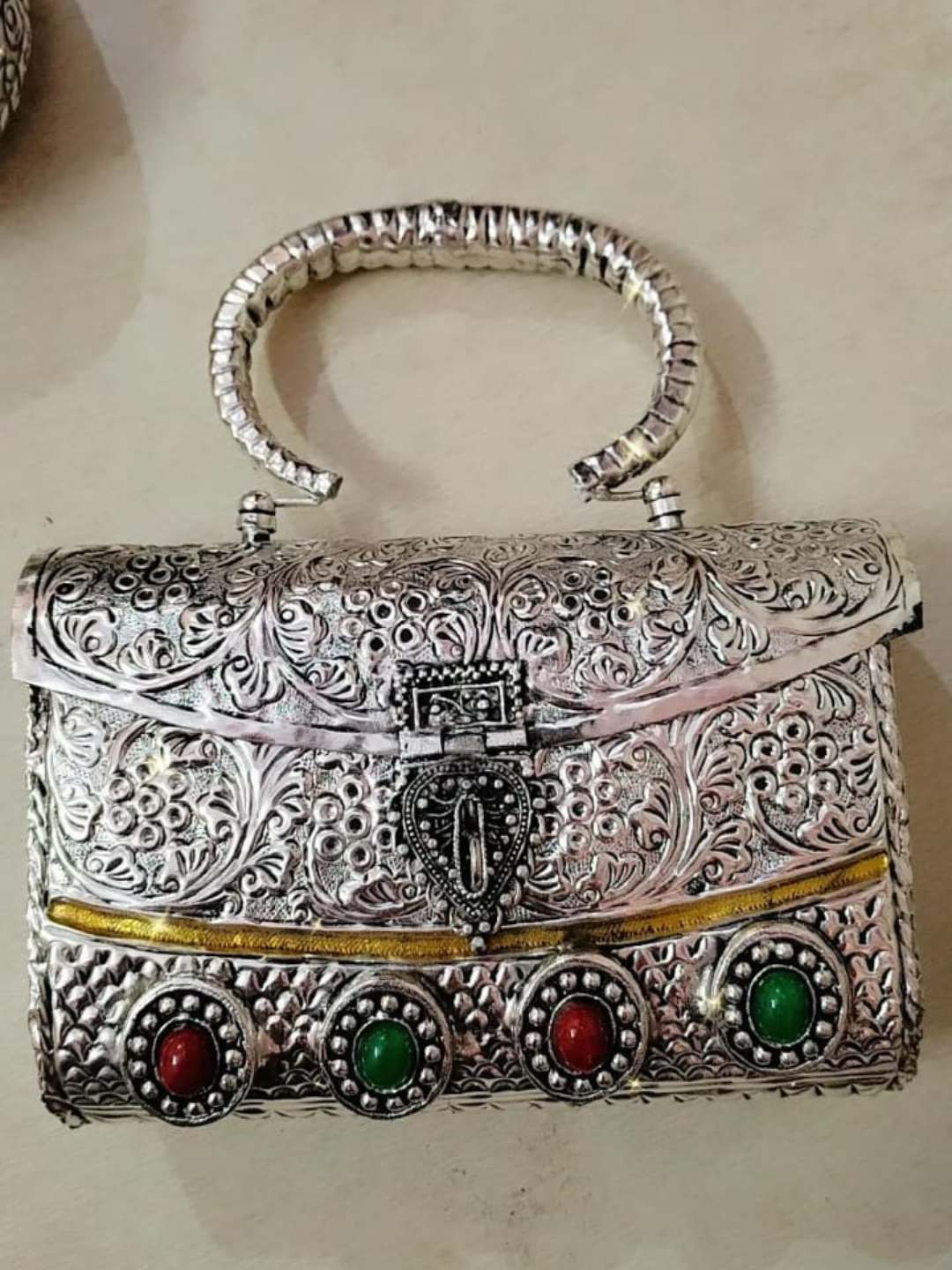 Ishhaara Vintage Silver Purse