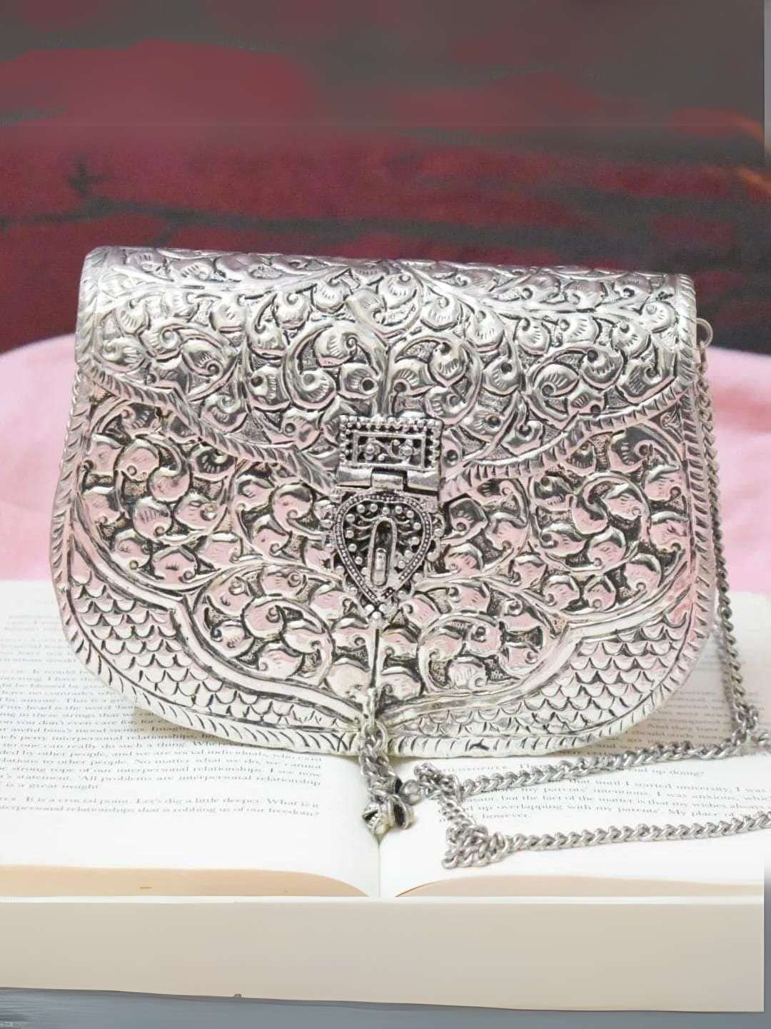 Ishhaara Vintage Style Hand Made Silver Plated Ladies Purse