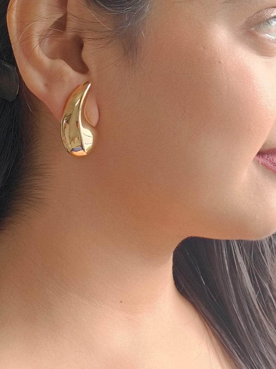 Ishhaara Water Drop Earrings Gold