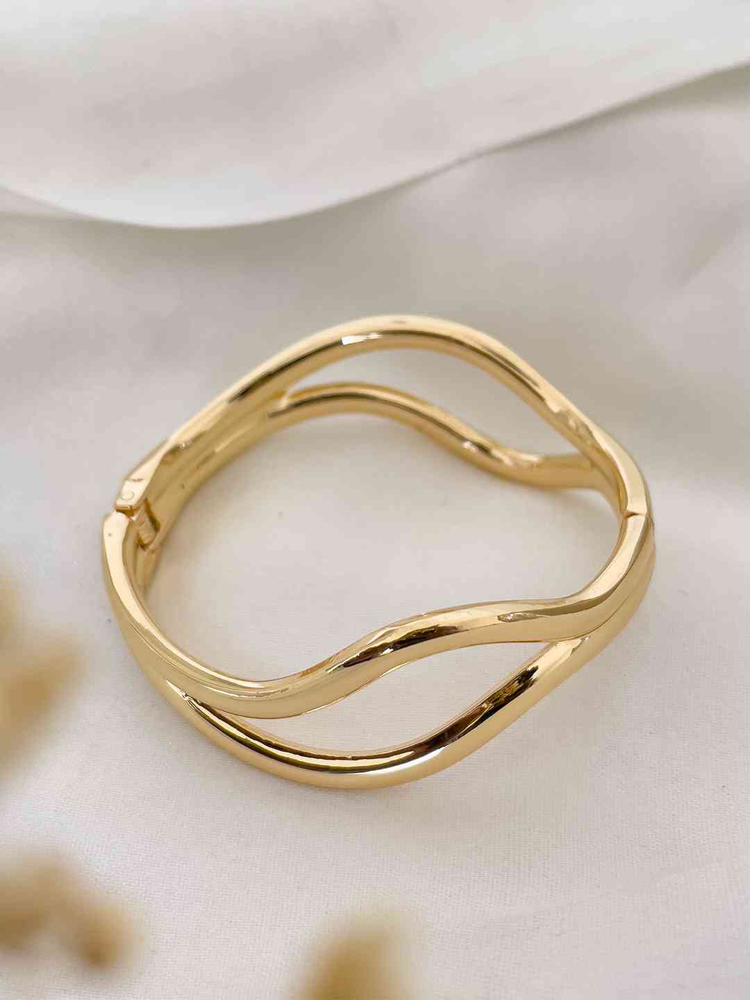 Ishhaara Wave Bangle