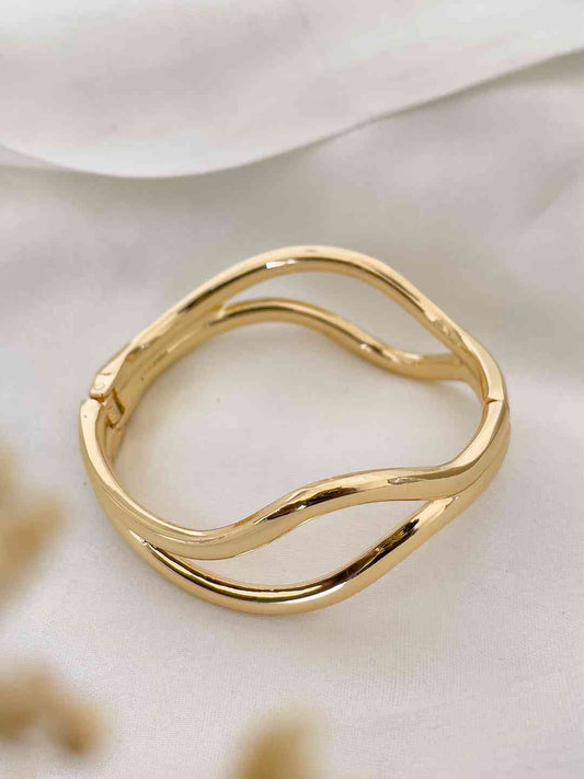 Ishhaara Wave Bangle