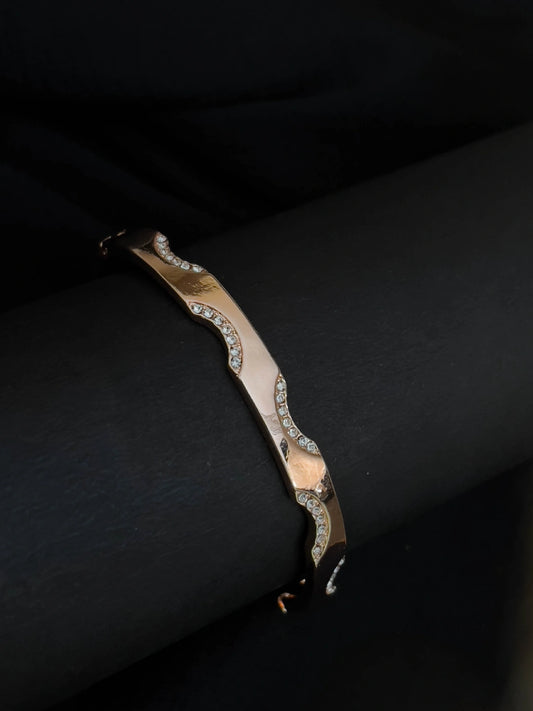 Ishhaara Wavebliss Zeva Zig Spark Bracelet