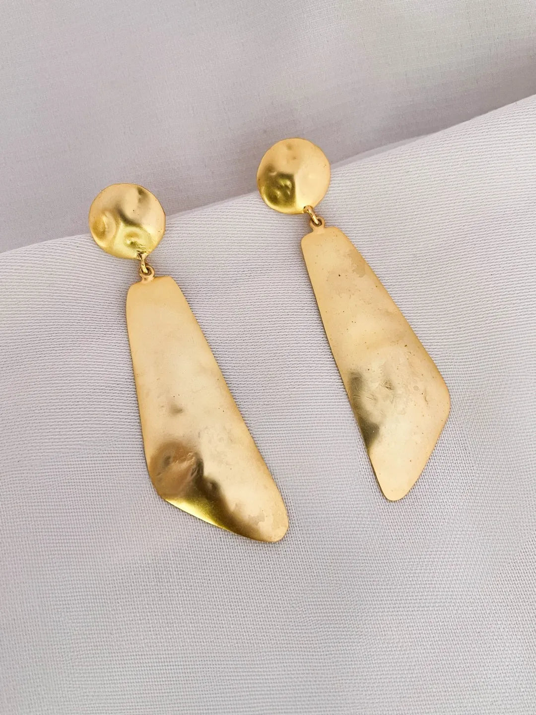 Ishhaara Wavy Textured Teardrop Gold Earrings