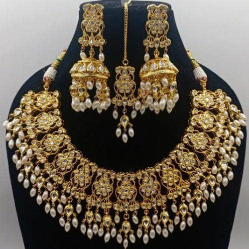 Ishhaara White Antique Gold Design Necklace Set