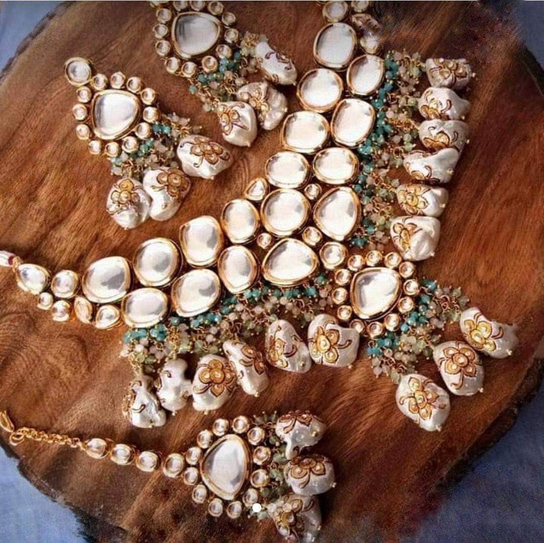 Ishhaara White Big Kundan Drop Pendant Necklace Set