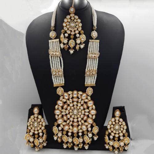 Ishhaara White Big Kundan Pendant Onex Necklace And Earring Set