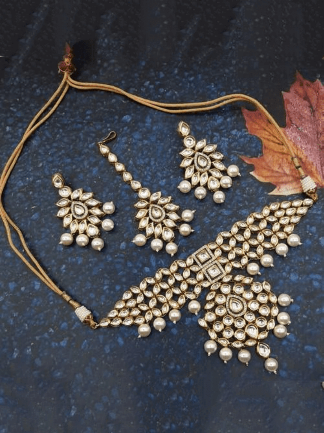 Ishhaara Big Pendant Choker Necklace Set