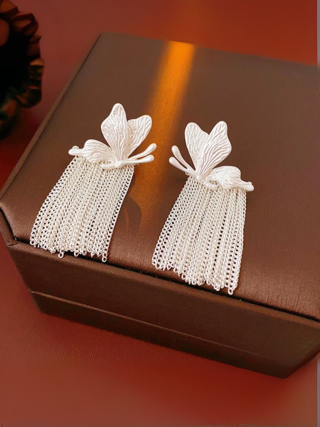 Ishhaara White Chain Tassel Earring