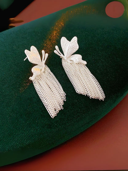 Ishhaara White Chain Tassel Earring