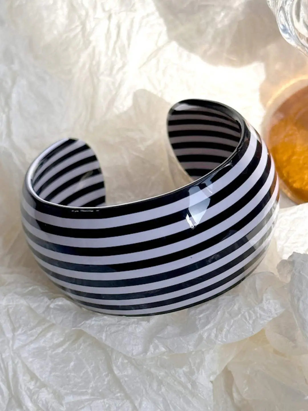 Ishhaara White Chunky Bangle
