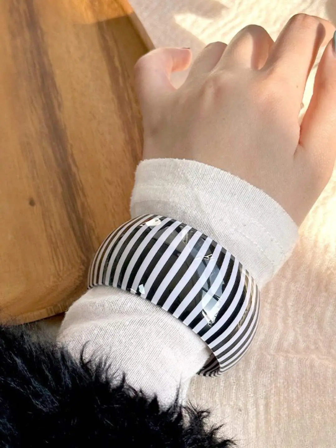Ishhaara White Chunky Bangle