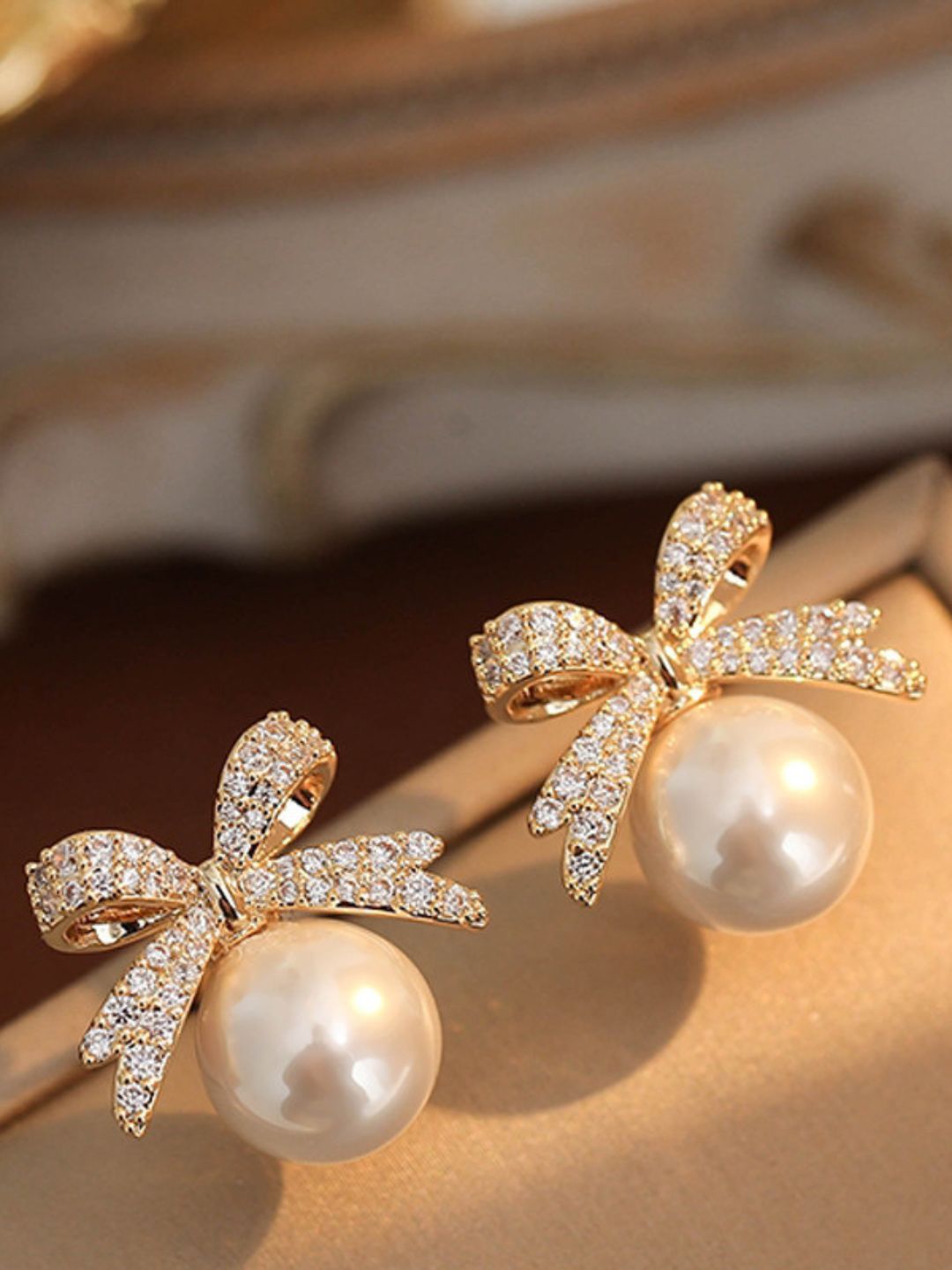 Ishhaara White Classic Stainless Steel Rhinestone Studded Antique Studs