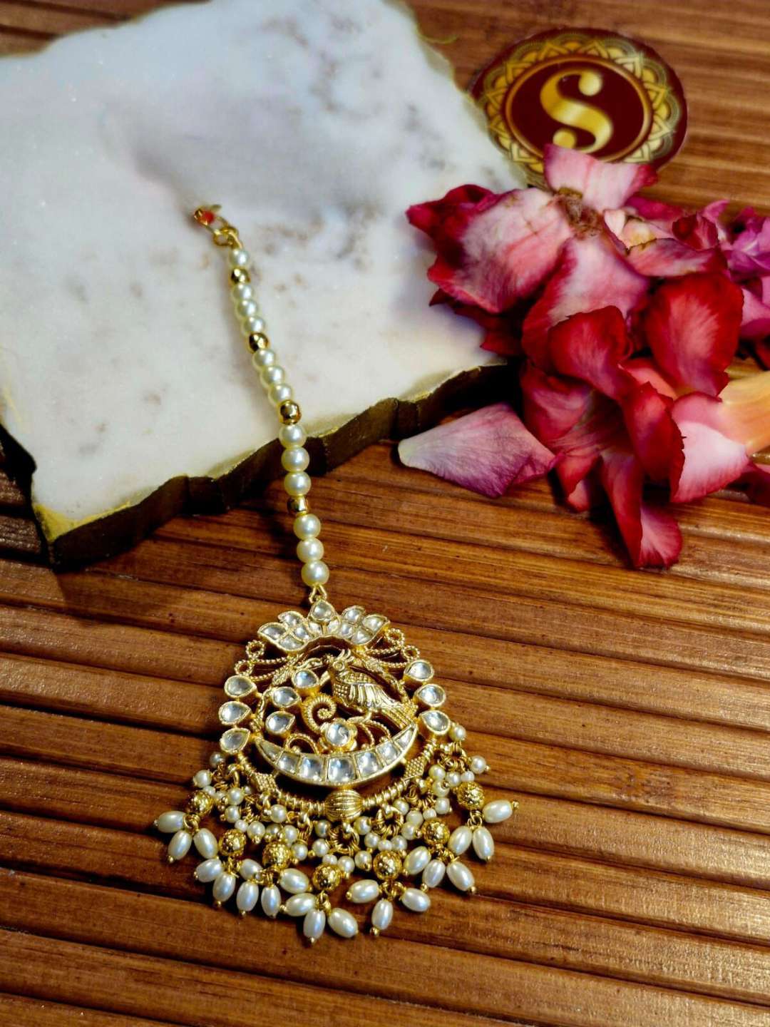 Ishhaara White Color Gold Plated Jadau Kundan Maangteeka