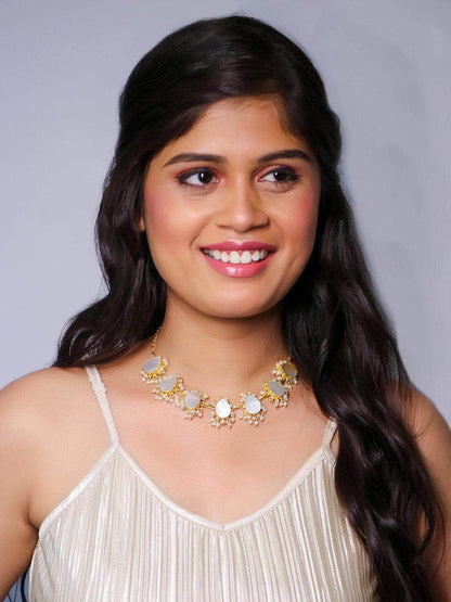 Ishhaara White Coral Choker White