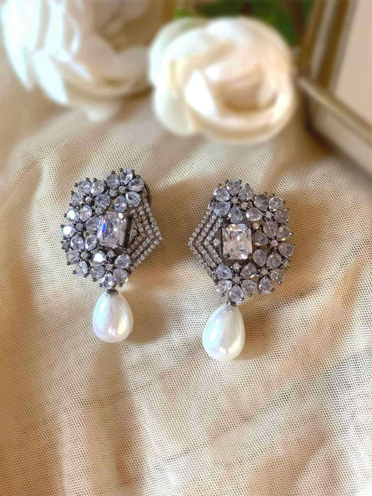 Ishhaara White Crystal-Pearl Harmony Earring-White