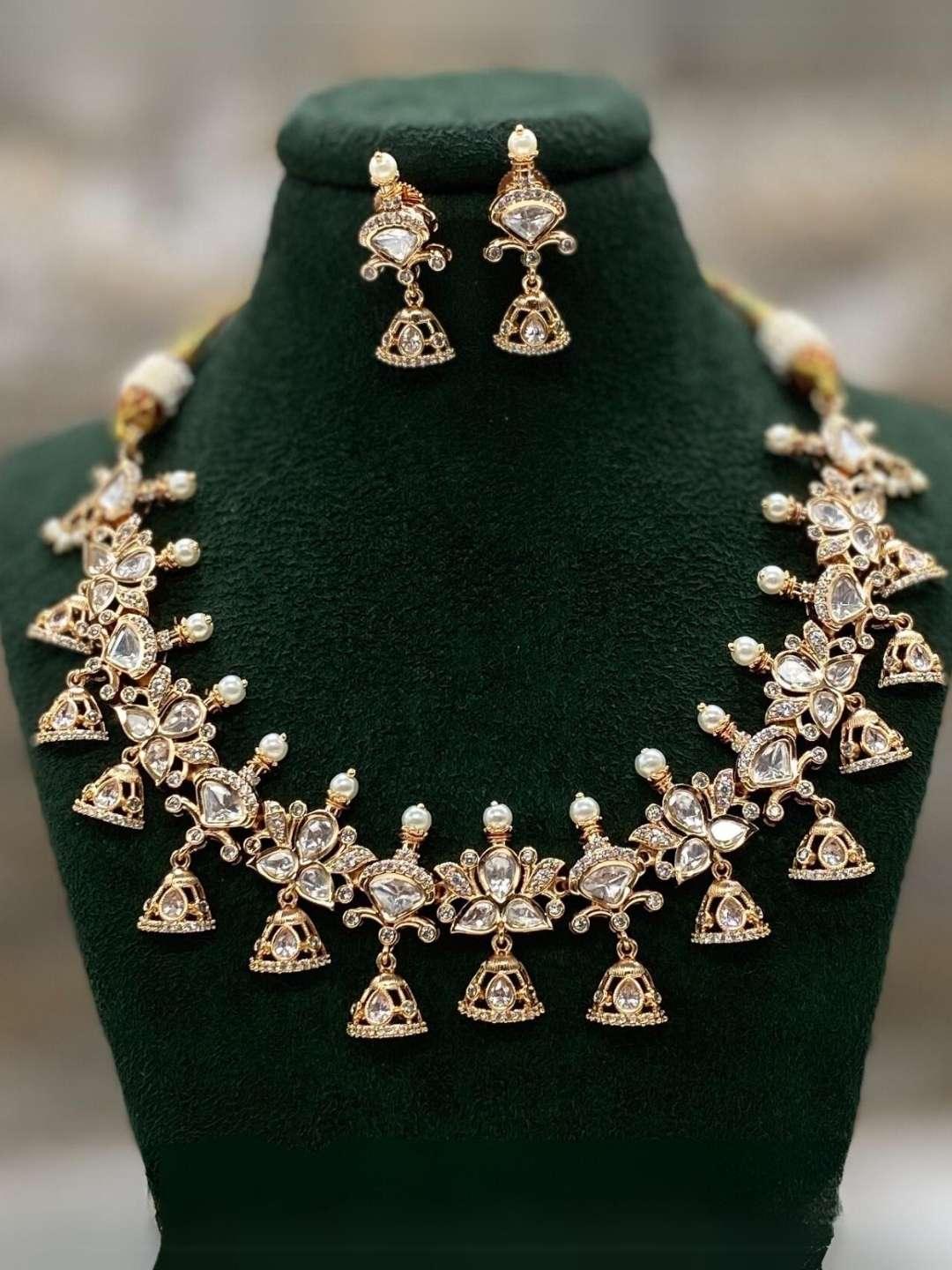 Ishhaara Green Divinely Crafted Kundan Necklace