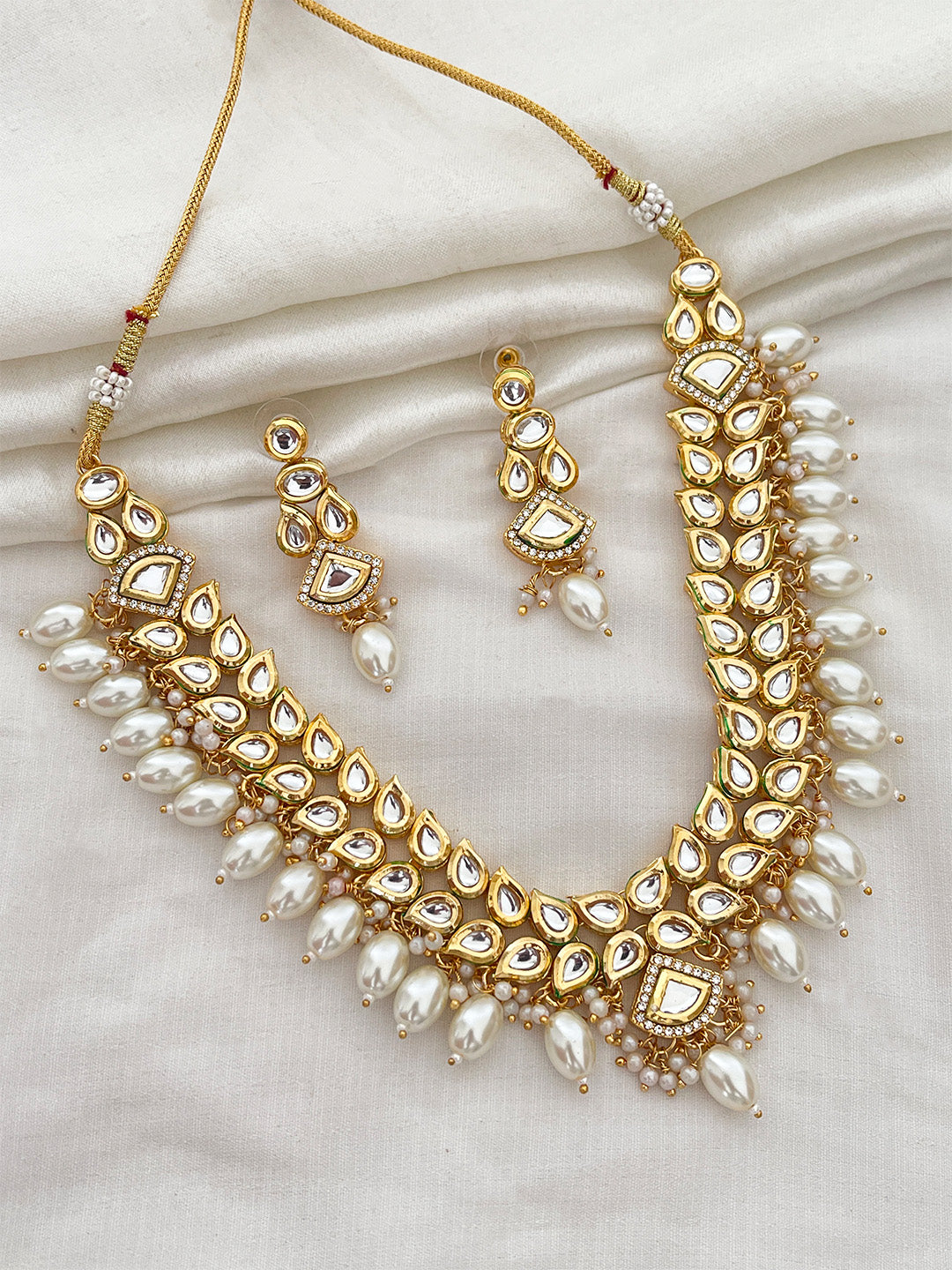 Ishhaara White Elegant Kundan And Pearl Studded Necklace Set