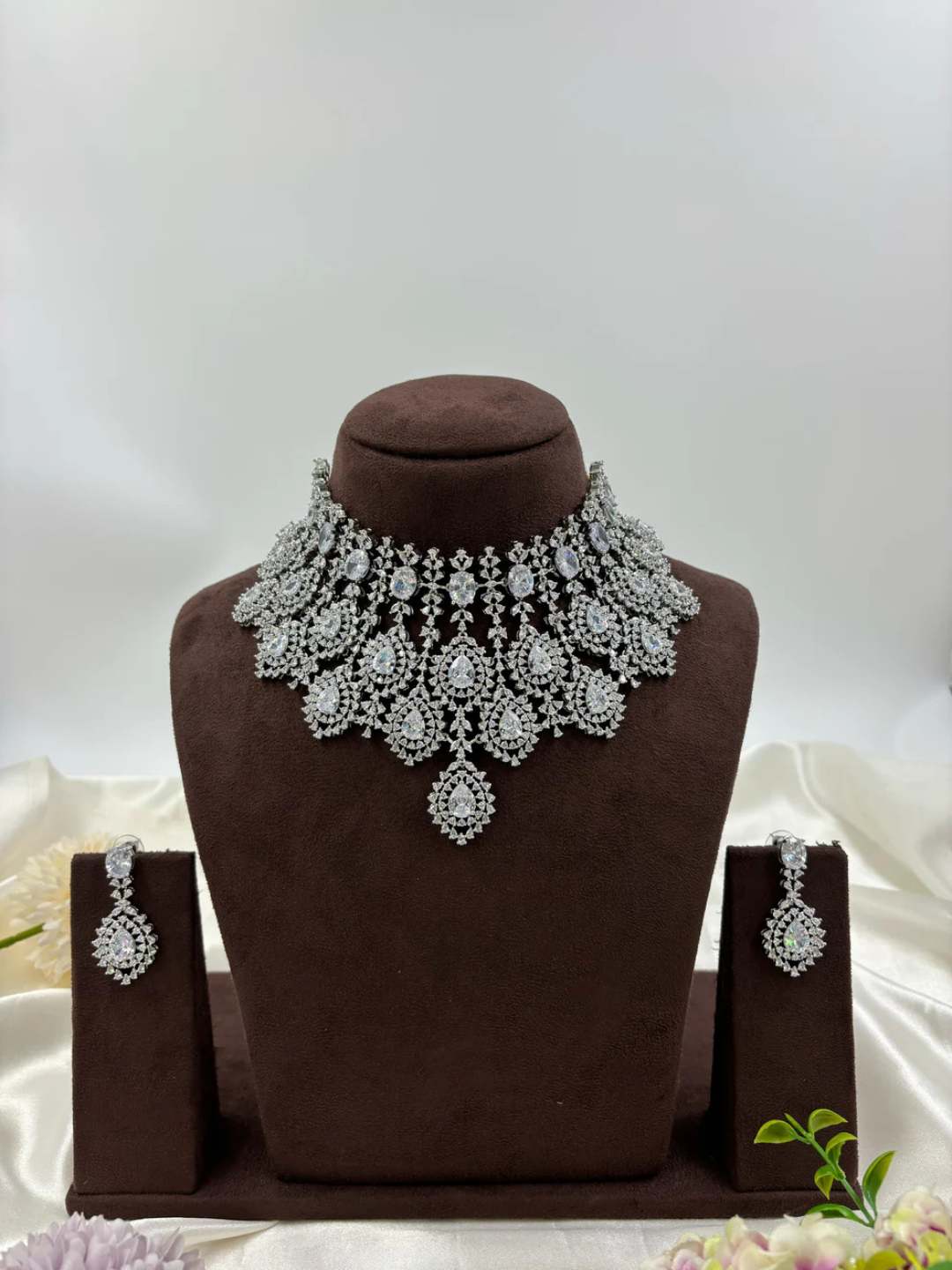 Ishhaara White Esha Cz Choker Necklace Set