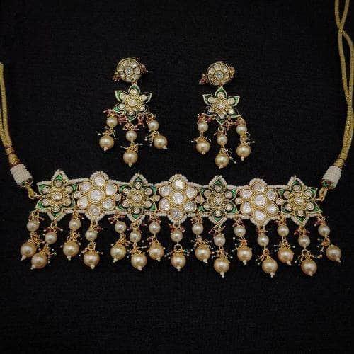 Ishhaara Floral Pendant Kundan Choker Set With Pearl