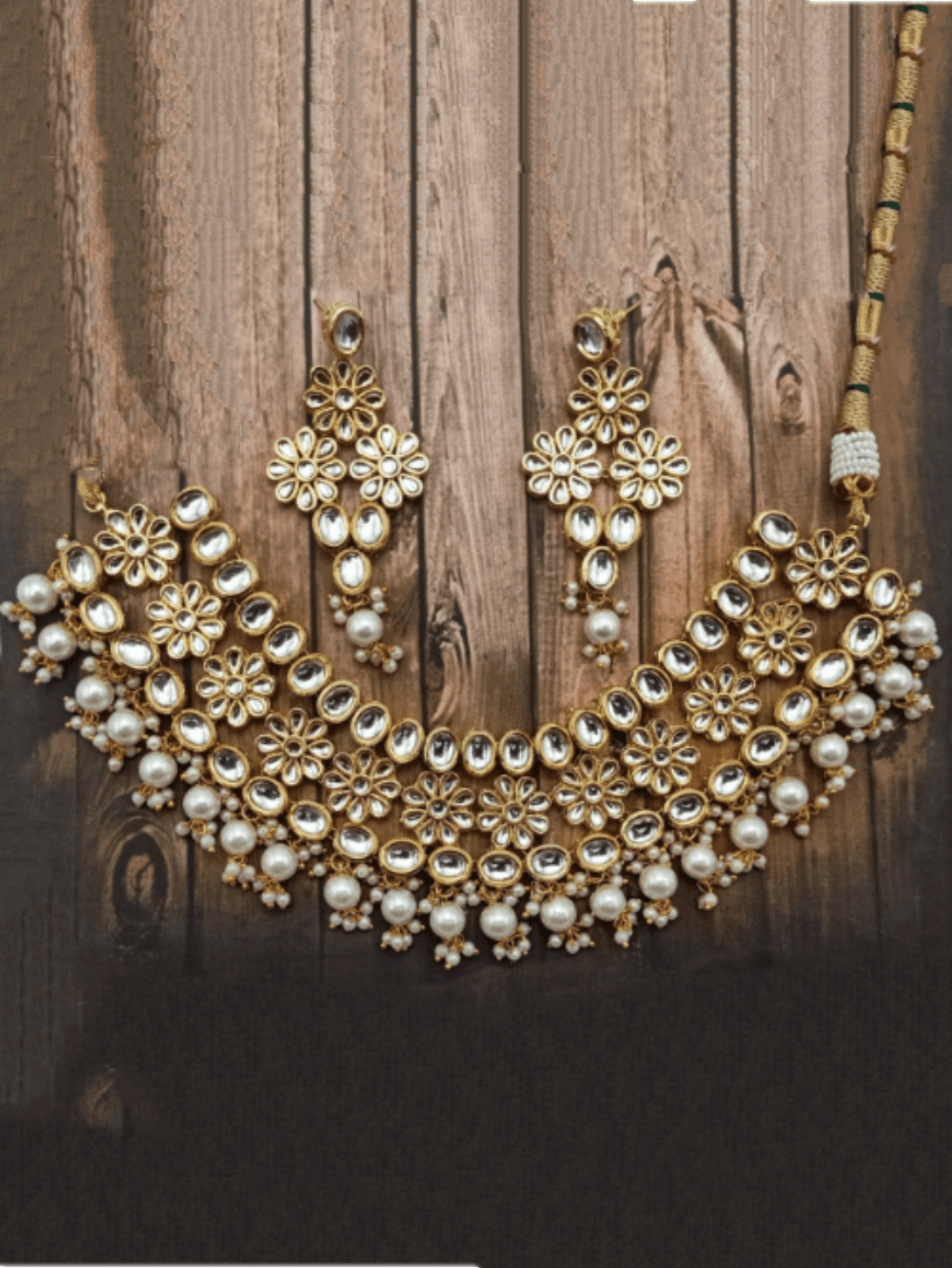 Ishhaara White Flower Motif Kundan Necklace Set