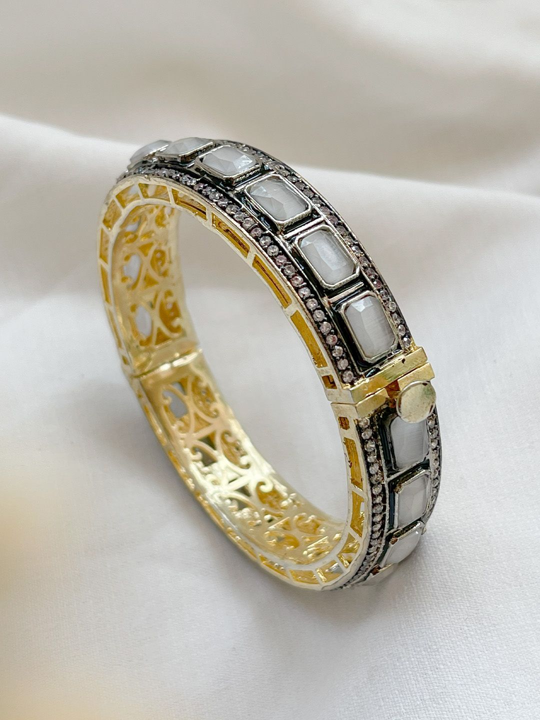 Ishhaara White Gold Plated Cuff Bracelet